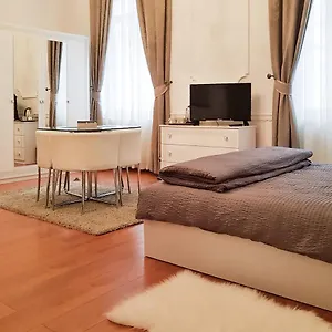 verificați disponibilitatea