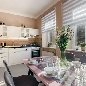 verificați disponibilitatea